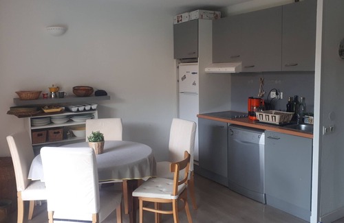Martigues House | House in Carro fishing port, surf spot, 200m from the sea, swimming pool,tennis