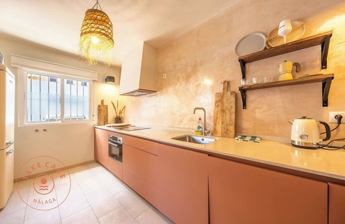 El Palo Ski Chalet | House in fishing village El Palo - TakeCareMalaga