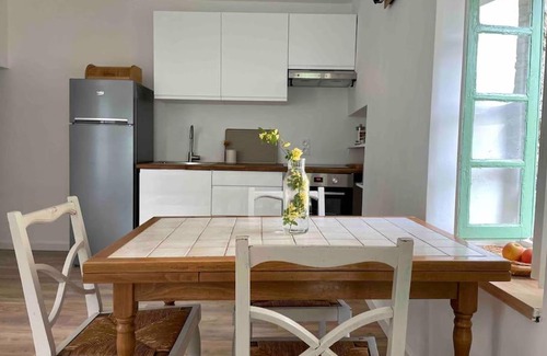 Saint-Pons-de-Mauchiens House | House in idyllic village between vineyards and sea