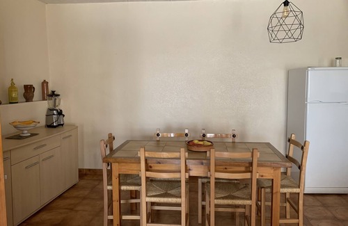 El Perello House | House in the heart of a village near the sea