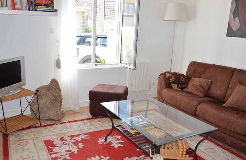 Saint-Jean-de-Monts House | House La Milouzine: Free Wifi 250 m from the beach 6/8 pers. 3 bedrooms, gara