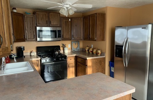Geneva House | House minutes from wineries, Spire, Lake Erie, GOTL