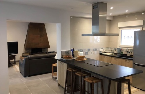 Empuriabrava Villa | House mooring in a quiet canal-side location (sleeps 4)
