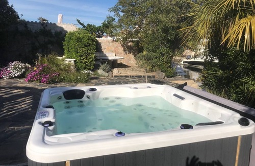 Empuriabrava Villa | House mooring in a quiet canal-side location (sleeps 4)