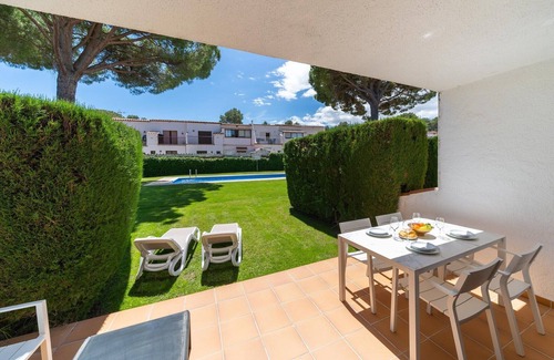 L'Escala Villa | House near Riells Beach & Montgrí Park
