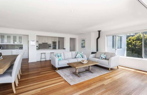Mollymook House | House of Views Summar