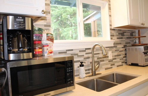 Federal Way House | House on 1 .5 acre land - Rare find. Private, nice and quiet. Renovated 08/2023