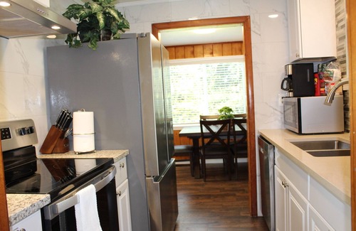 Federal Way House | House on 1 .5 acre land - Rare find. Private, nice and quiet. Renovated 08/2023