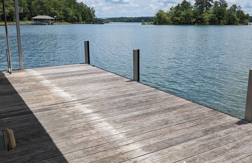 Hartwell House | House on Lake Hartwell with amazing sunrises