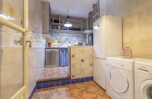 Triana House | House - Rooftop&HOT TUB -StayInSeville 1614ft² 5Be