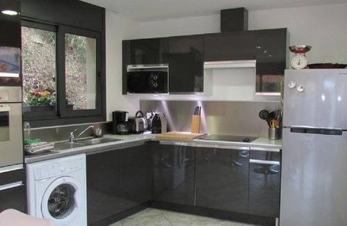 Port-Vendres House | HOUSE, SHARED POOL, TERRACE, PARKING AND GARDEN, WIFI, SLEEPS 4