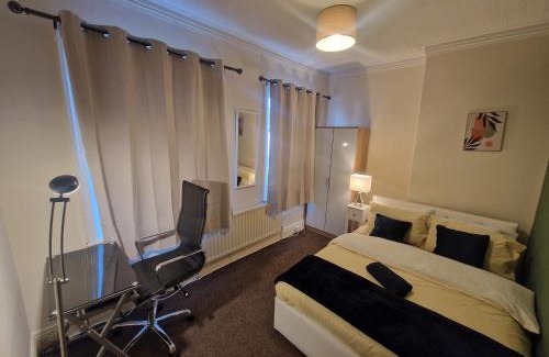 Wallsend House | House - Sleeps 4 - Garden - Parking