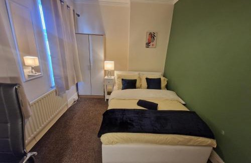 Wallsend House | House - Sleeps 4 - Garden - Parking