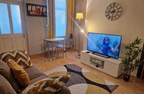 Wallsend House | House - Sleeps 4 - Garden - Parking