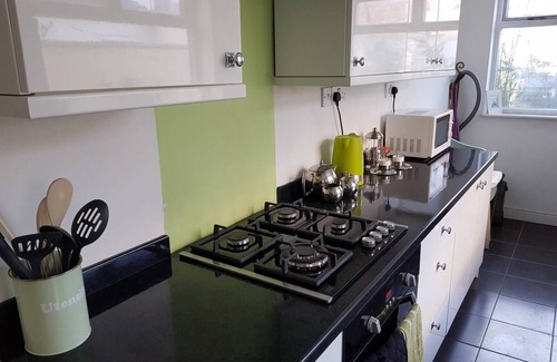 Guisborough House | House - Sleeps 4 - Pets Ok - Parking - Garden