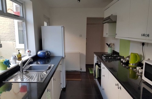 Guisborough House | House - Sleeps 4 - Pets Ok - Parking - Garden