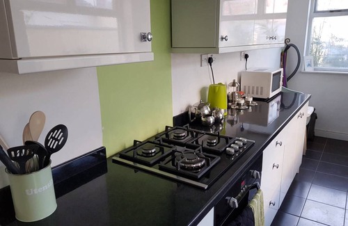 Guisborough House | House - Sleeps 4 - Pets Ok - Parking - Garden