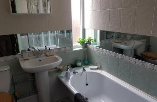 Saltburn-by-the-Sea House | House - Sleeps 6 - Pet friendly - Garden