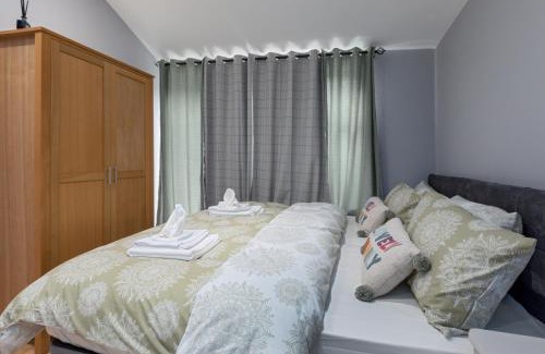 Sheffield House | House -Sleeps 8 parking suitable for contractors