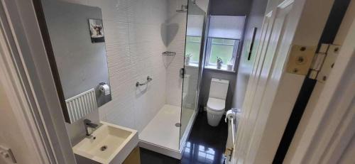 Bingham House | House Sleeps6-Garden-PetsOk-Parking-Long stay disc