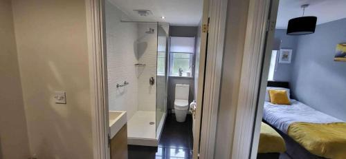Bingham House | House Sleeps6-Garden-PetsOk-Parking-Long stay disc