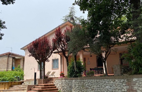 Verucchio Villa | House surrounded by oak trees, ideal for families who like to relax.