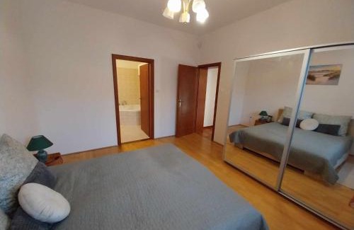 Rakoshegy Apartment | House w little tropical garden