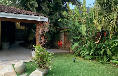 Centro House | House w/pool in condominium in Guarujá, 3 minutes from the beach