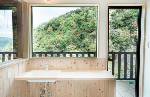 Shimotaga House | House with a large terrace and a natural hot spring rock bath/Atami Shizuoka