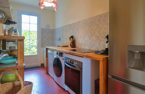 Les Sables d'Olonne Ski Chalet | House with Jacuzzi in a Quiet Area – La Chaume District, Les Sables – Sleeps 6