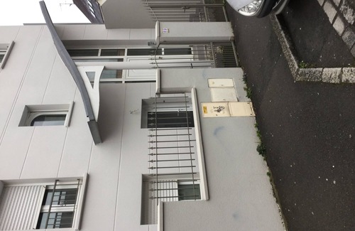 Jeanne d'Arc House | House with garden view