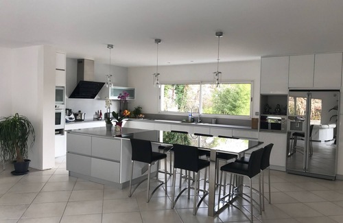 La Brede House | House with heated pool