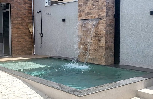 Porto Rico House | House with pool and waterfall near the Parana River - Porto Rico.