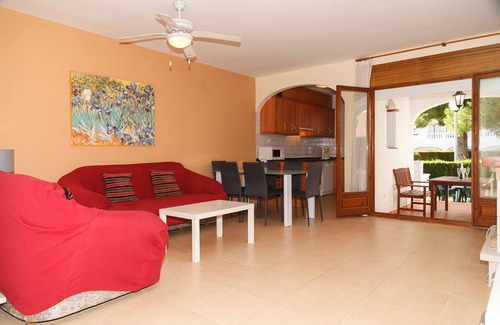Miami Platja Ski Chalet | House with Pool close to the Beach · UHC BOSQUE II