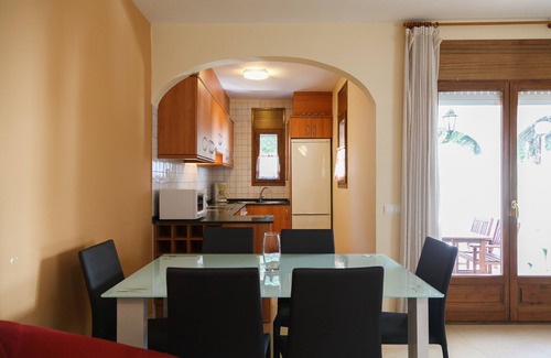 Miami Platja Ski Chalet | House with Pool close to the Beach · UHC BOSQUE II