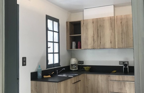 Lagnes House | House with swimming pool for 8 people 84800 Lagnes. Week or fortnight.