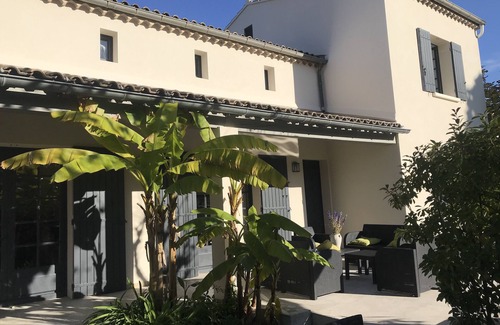 Lagnes House | House with swimming pool for 8 people 84800 Lagnes. Week or fortnight.
