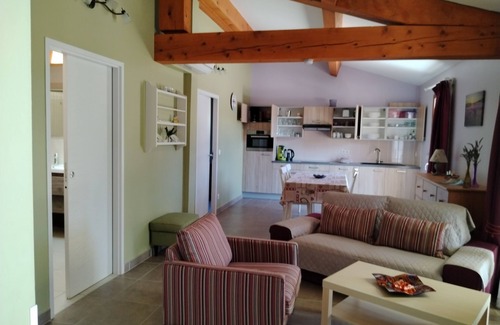 Salavas House | House4*Heated pool Great comfort near all activities, 800m from Vallon Pt d'Arc