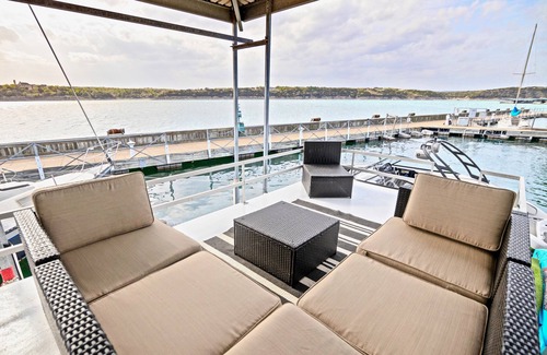 Rocky Ridge Boat Rental | Houseboat *Casa Ocaso* on Beautiful Lake Travis