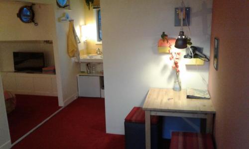 Oostelijke Eilanden en Kadijken Bed & Breakfast | Houseboat Dokstroom