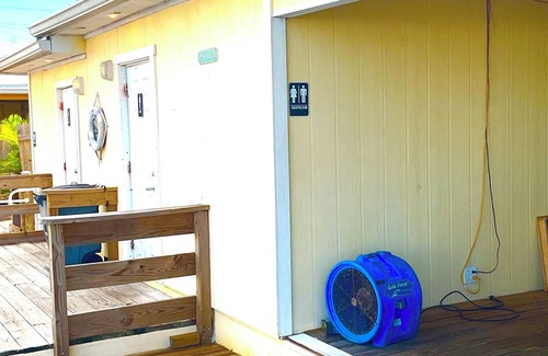 Cocoa Beach Boat Rental | Houseboat Hotel Oasis