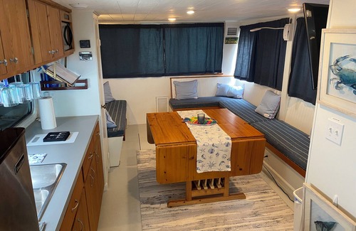 Venice Boat Rental | Houseboat in Venice Marina - Bon Travail