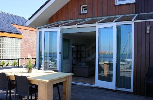 Municipality of Uitgeest Apartment | Houseboat in Waterpark with Private Dock