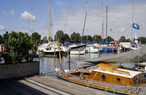 Municipality of Uitgeest Apartment | Houseboat in Waterpark with Private Dock