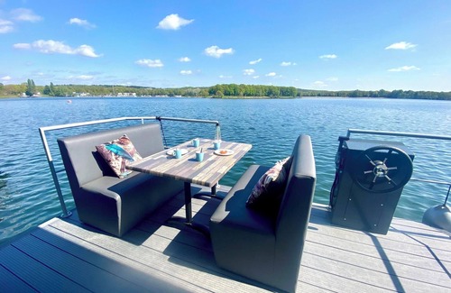 Middelaar Ski Chalet | Houseboat Marina Mookerplas 4-6 persons