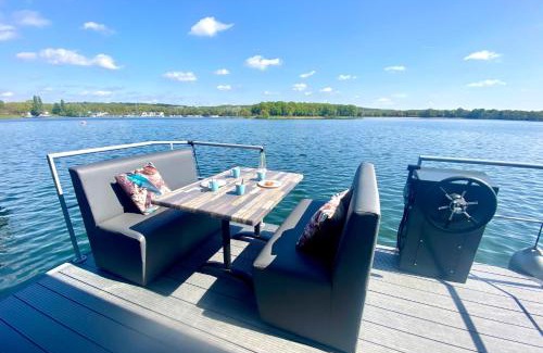 Middelaar House | Houseboat Mookerplas met Hottub