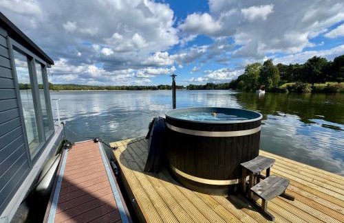 Middelaar House | Houseboat Mookerplas met Hottub
