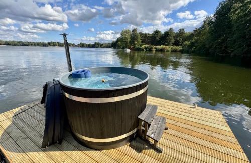 Middelaar House | Houseboat Mookerplas met Hottub