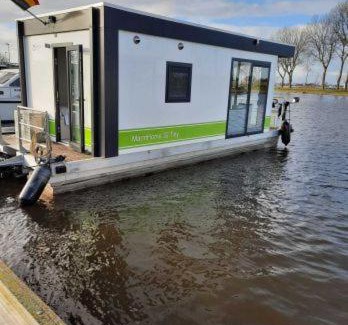 Nieuwpoort Boat Rental | Houseboat Tiny Griffin