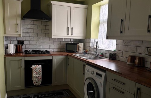 Bradford House | HouseSleeps5-Garden-Parking-PetsOK-Near Locks